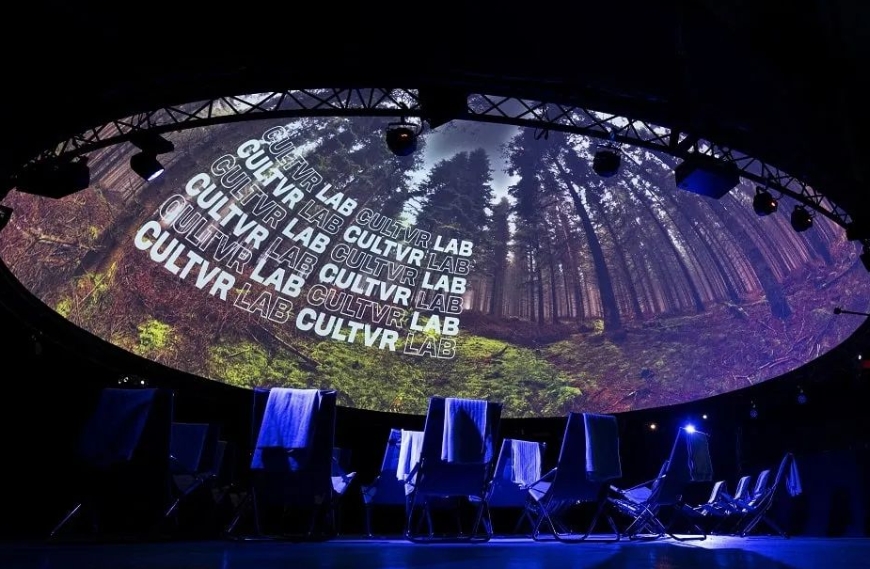 成都LED顯示屏：球狀 LED 穹頂，聲學(xué)魅力與氛圍塑造